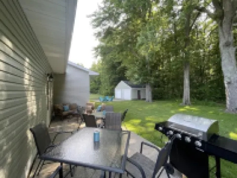 Cozy 3-bedroom house in Saybrook on the Lake 4.2 m. To GOTL, 10 m. Spire