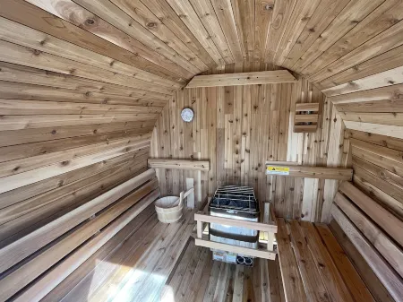 West Plano - Sauna/Cold Plunge/Hot Tub Отели рядом с достопримечательностью «TUMI Store - Legacy West»