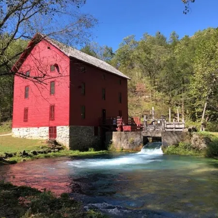 Cabin in the heart of the Ozark National Scenic Riverway!