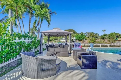 6BR Modern Waterfront Villa Heated Pool Gameroom