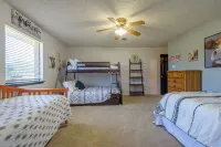 Holiday Decorations l Spacious l 1 Mile to Downtown Bandera l Dog Friendly