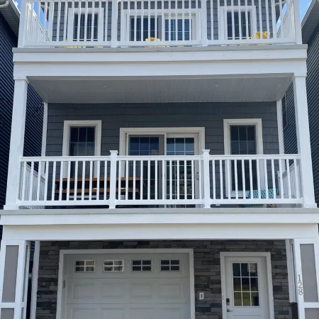 Luxury Multi Floor Single Family with Roof Deck & Hot Tub 4/5 Bedrooms 3.5 Baths
