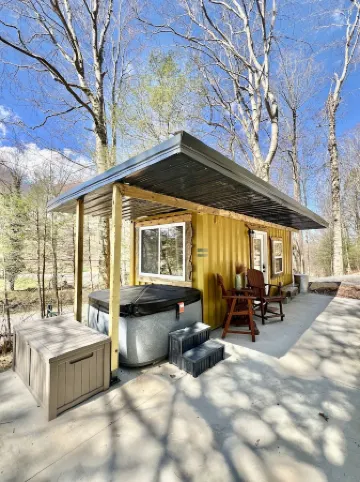 Get 'WilderMcFaddenRidge mins from New River Gorge Nat'l Park w/hot tub!