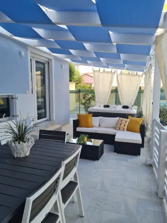 SINGLE COTTAGE WITH PRIVATE JACUZZI 80 METERS FROM THE BEACH Отели в г. SanMauro a Mare