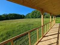 High quality lodge in secluded field