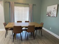 Near Hospital & Shopping Centers- 3/2 with pool