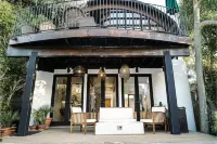Newly Remodeled Luxury Waterfront Home on Venice Canal with Jacuzzi 鄰近Muscle Beach的酒店