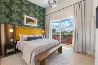Modern luxury home, panoramic views!