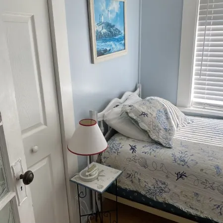 Classic Maine Beach Cottage - In the Heart of Ogt. Village , Walk to everything