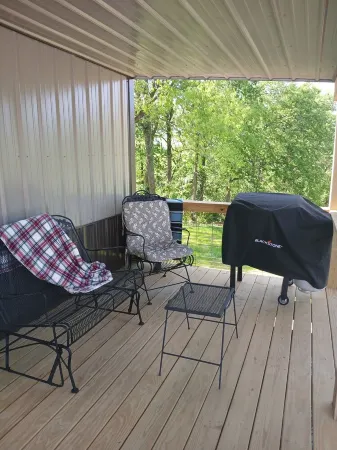 Cozy tiny cabin, close to local activities. Pet friendly. Suited 2 adults.