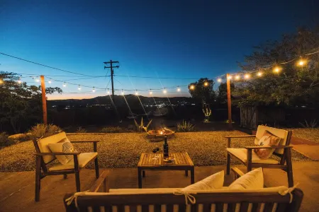 6min to JT Park, Downtown. Pet-Friendly! Stargaze & NightView, Elevated Backyard