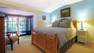 ~ Main House + 3 Guest Cottages ~ Hot Tub ~ Pool ~ EV Charger ~ Pet Friendly ~