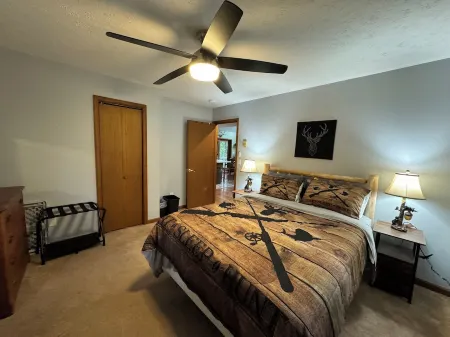 Welcome to the Brentwood Chalet in The Hideout