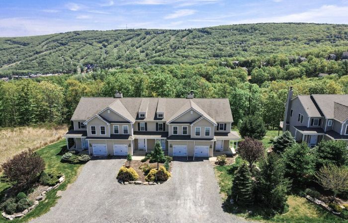 ⭐️ Spacious Mountaintop Oasis at Camelback | 2,500 SF w/ Game Room, Deck & A/C