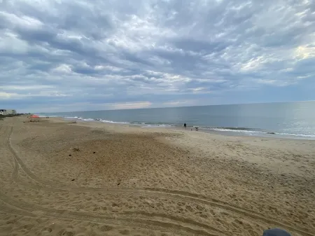 Koko’s Cabana- Walk to Everything!  Beach, Shopping, Restaurants, Mini Golf Отели в г. Килл-Девил-Хилс