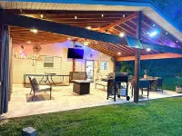 Home for 10 close to BNA & DOWNTOWN Nashville KING bed FENCED Patio BAR & Yard Hotels near Kroger
