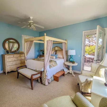 Beverly's Hilltop Retreat