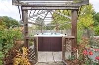 Secluded Napa 3BD Wine Country Escape w/Hot Tub