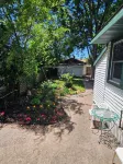 Nostalgic Retro Cottage, Blocks Away from Mississippi River. Full Fenced in Yard La Crosse Public Library附近的飯店