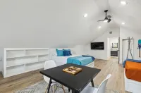 New Lakehouse on Calm Cove- Big Enough for Whole Family + FREE Kayaks & SUPs 🐶☀️