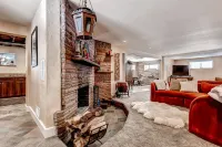 Luxury That is Close to Downtown and Easy Access to Red Rocks!