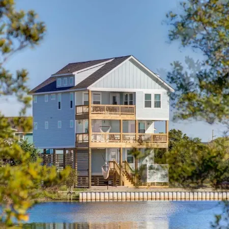 Playroom, Basketball & Pool; Lakefront w/ Sound & Sunset Views; Dog Friendly