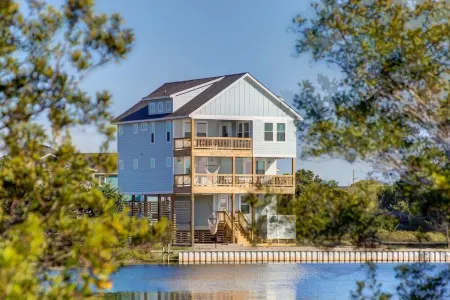 Playroom, Basketball & Pool; Lakefront w/ Sound & Sunset Views; Dog Friendly