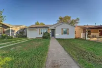 Newly renovated house 2.4 miles from Texas Tech Campus Các khách sạn gần Lowrey Field at Plains Capital Park