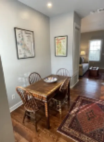 Historic King Bed Cottage, Pvt Parking, Pvt Patio, Flexible Cancellations