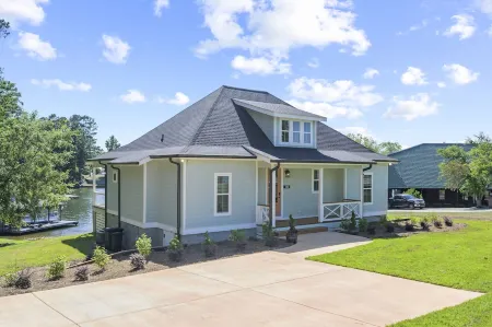It's Shore To Be A Lake Day - Brand New Beautifully Decorated Lake Home