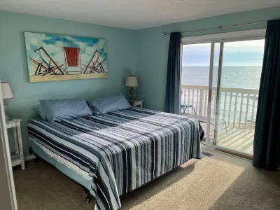 Ocean Front-top floor condo. Listen to the waves crashing!