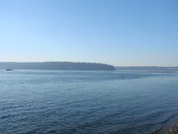 Clam Cove Cottage on South Vashon Island Beachfront
