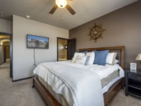 TURTLEBACK OASIS! Mins to Lake, Hot Springs & Golf 象山村酒店