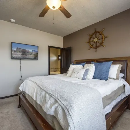 TURTLEBACK OASIS! Mins to Lake, Hot Springs & Golf