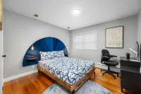 Chic, Modern & Cozy~Walk to Train~Free Parking NYC