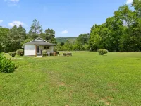 Genevieve's Cottage! Totally Renovated with all the Charm! Hotels in Hixson