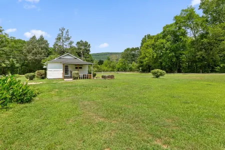 Genevieve's Cottage! Totally Renovated with all the Charm! Отели в г. Hixson