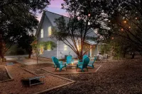 Blue Door Cottage Family Game Room - Family Friendly!