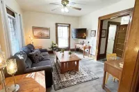 Kg Bd Full Condo steps to hospitals & Capitol 1-70 토피카 호텔