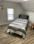 1 Block to the Beach! Firepit, 2 Bikes, Sleeps 4