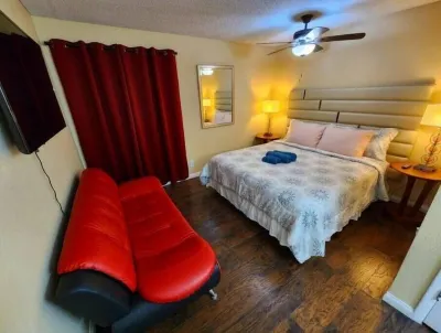 Family Largue House: Slide, Game Room & Jacuzzi