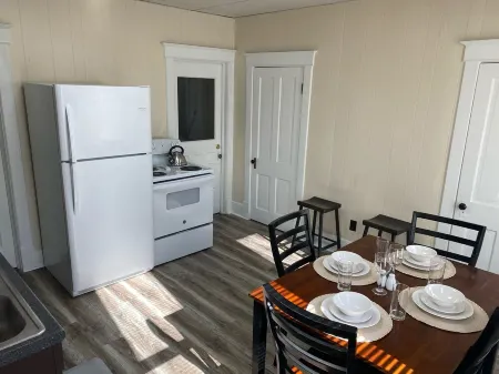 Centrally located and close to I-64, I-57, Hwy. 15, and Hwy. 148