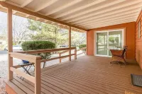 Cozy & Clean 3 BD/2BA In The Heart of The Red Rocks