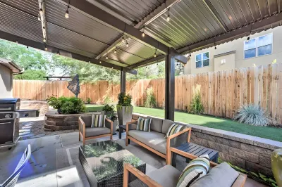 Luxury Home, Hot Tub, Child/Pet-Friendly, Cool Art Hotels near Garden of the Gods