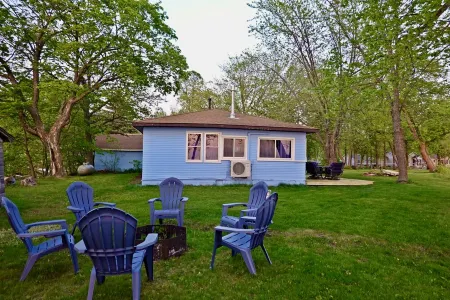 Private Beach on Lake Sleeps 17: Two Cabins, Kayaks, Docks, & Firepits