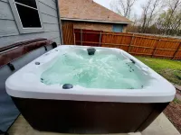Hot Tub! 4BR 3BA Modern, newly remodeled, 16 ppl