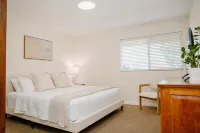 Spacious home 7 minutes away from the beach!