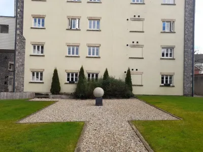 Former showhome with indoor pool & gym Hotels in 