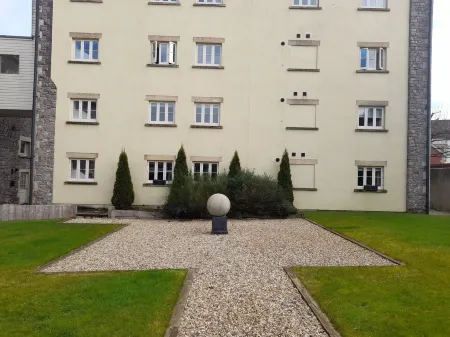 Former showhome with indoor pool & gym Отели в г. Мендип Дистрикт