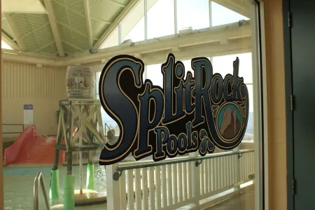 First Floor Allegheny Springs with Private Entrance-free pool use,slopeside,A/C